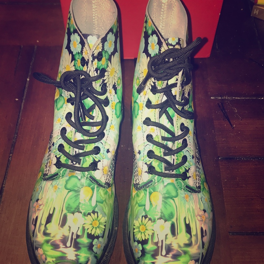Super cute Extremely rare Doc Martens!!